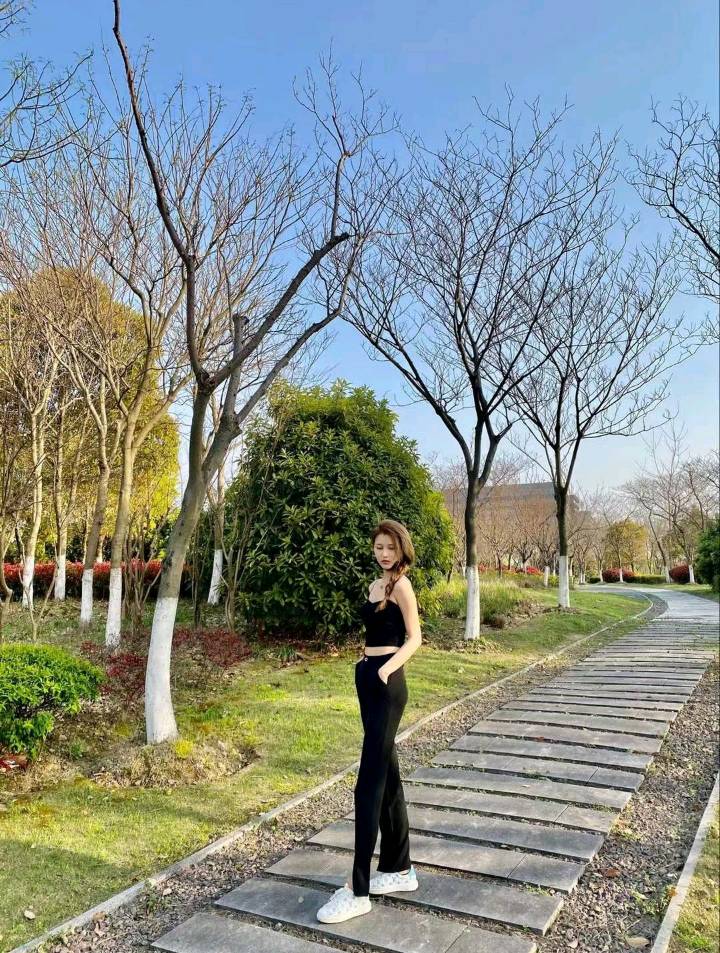 岗体验一个不错的清纯小妹 王