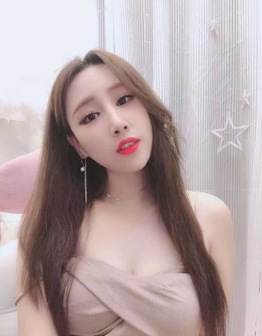 龙岗蛋蛋后性感的玲儿